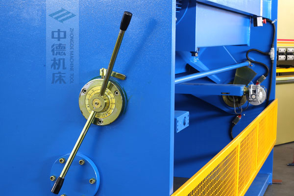 ZDSK-1232剪板機(jī)刀片間隙手動調(diào)節(jié)器，刻度清淅，調(diào)節(jié)省力又簡便.jpg