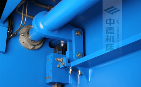 ZDPK-8025配有中德公司最新型扭軸同步裝置，強度高，能調(diào)節(jié)，專利技術(shù).jpg