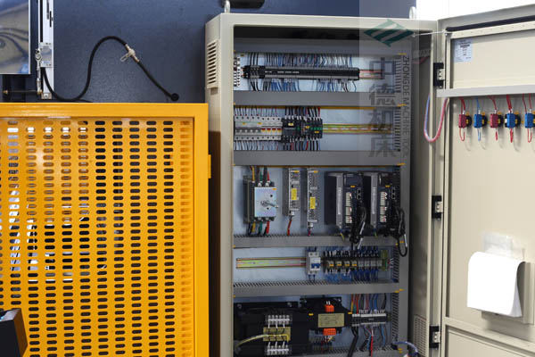 ZDPE8025-ESTUN原廠適配電氣箱總成，抗干擾能力強(qiáng)，電氣運(yùn)行穩(wěn)定.jpg